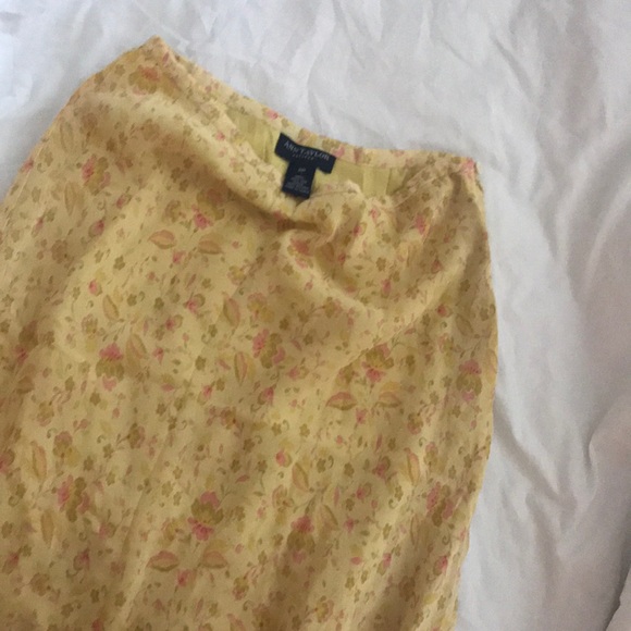 90’s Yellow Skirt set - Picture 5 of 5